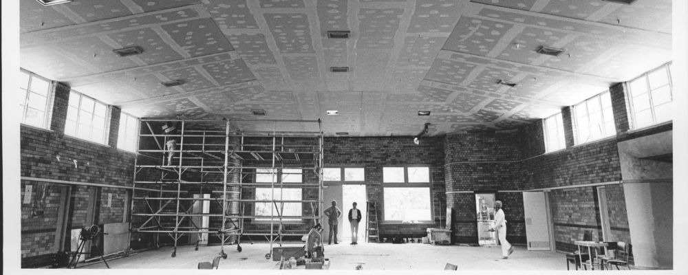 The remodelling of the interior of the Drill Hall Gallery in 1984 on the ANU campus.